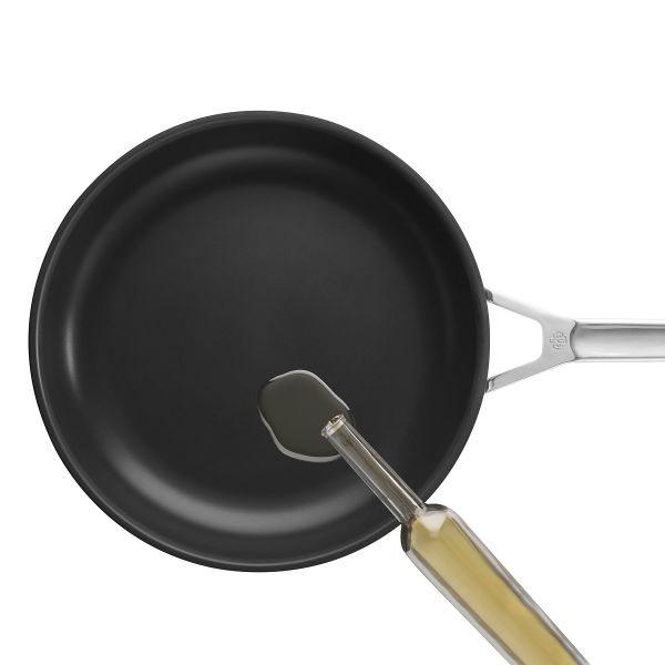 Bratpfanne Quasar mit UniverSUS® Oberflächenstruktur und Energiekern®, 24 cm mit Öl