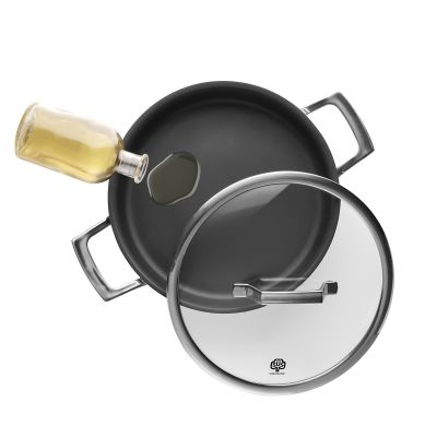 Schmortopf Quasar mit UniverSUS® Oberflächenstruktur und Energiekern®, 24 cm mit Öl