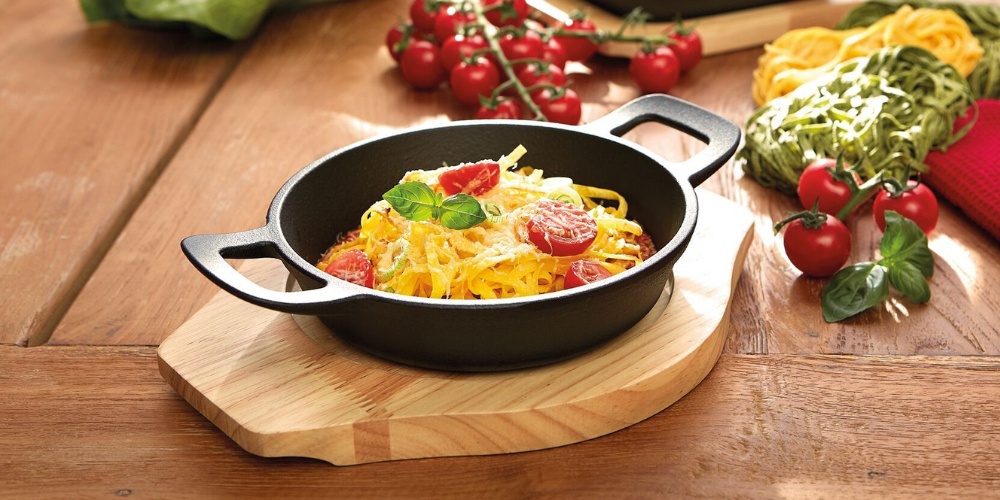 Mini-Servierpfanne 16 cm Rustika mit Servierbrett von Schulte-Ufer